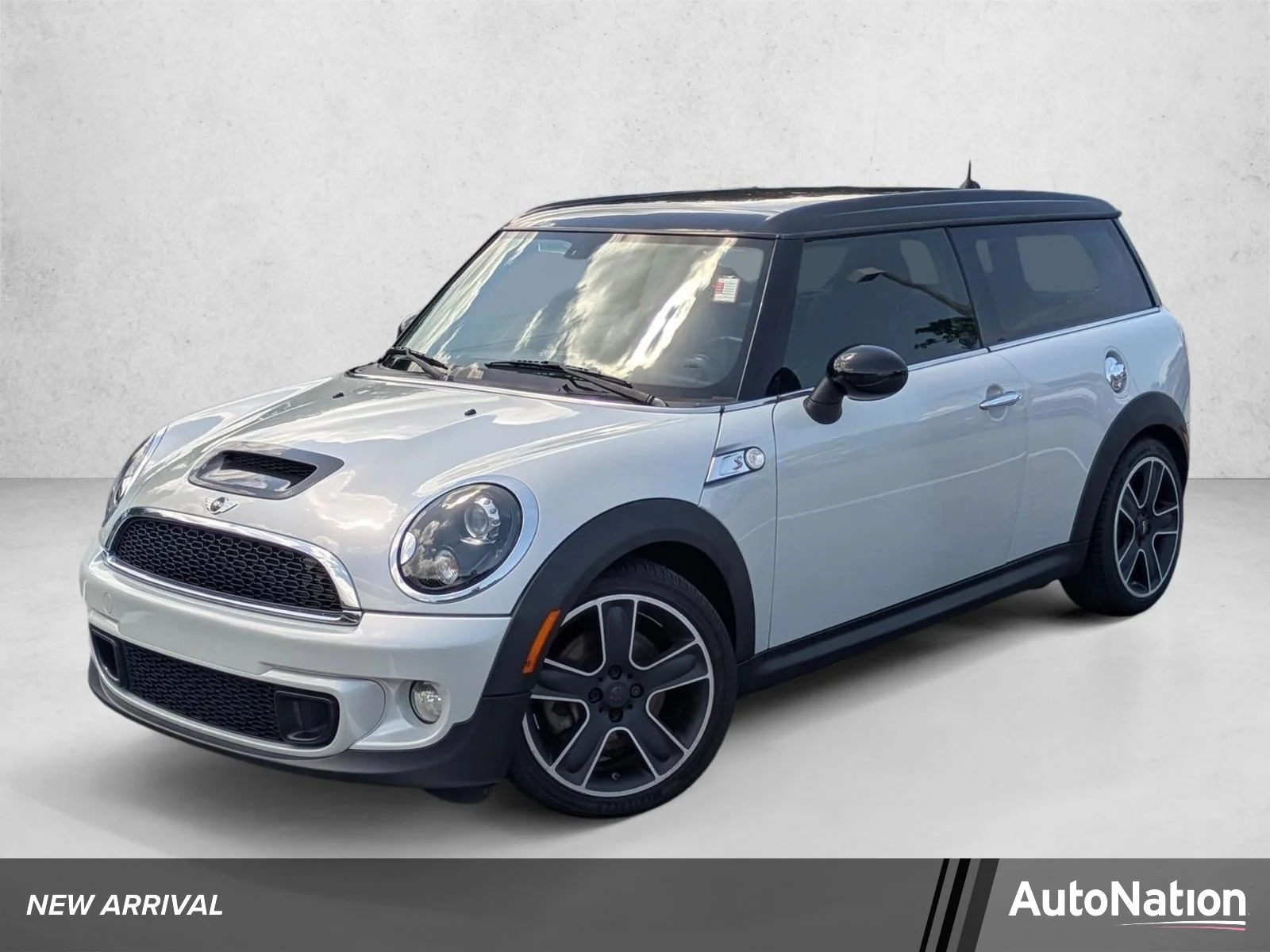2011 MINI Cooper Clubman S's photo
