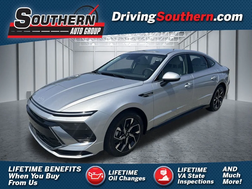 Used 2025 Silver Hyundai SEL image 1