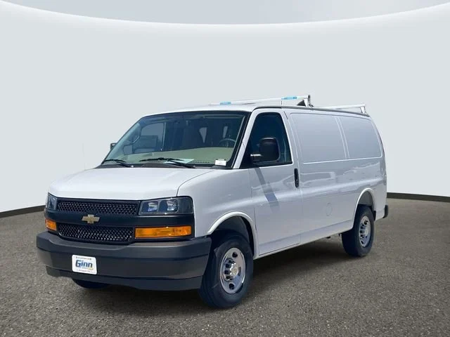 2026 Chevrolet Express 2500 Work Van HD's photo