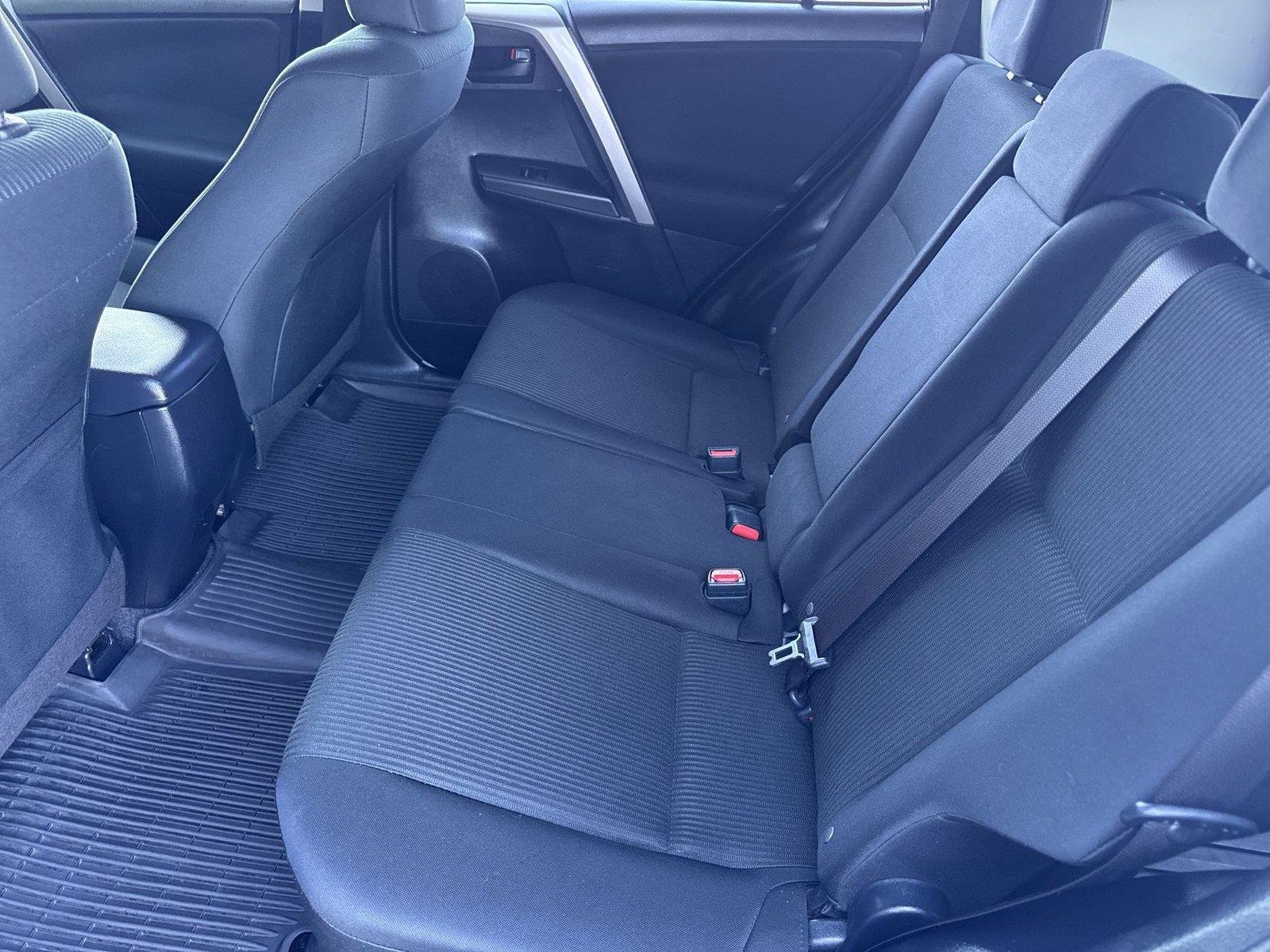 2017 Toyota RAV4 LE - Photo 29