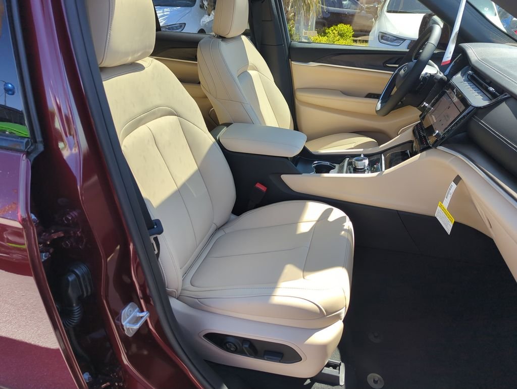 New 2026 Velvet Red Pearl-Coat Exterior Paint Jeep Limited image 38