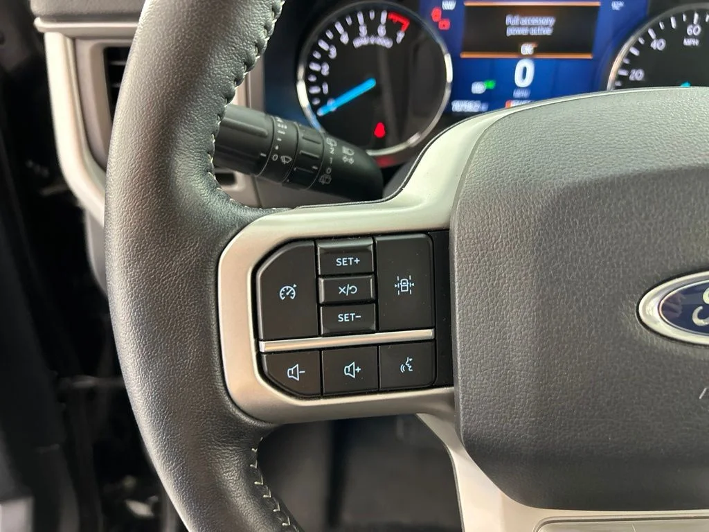 Used 2022 Black Ford XLT image 16