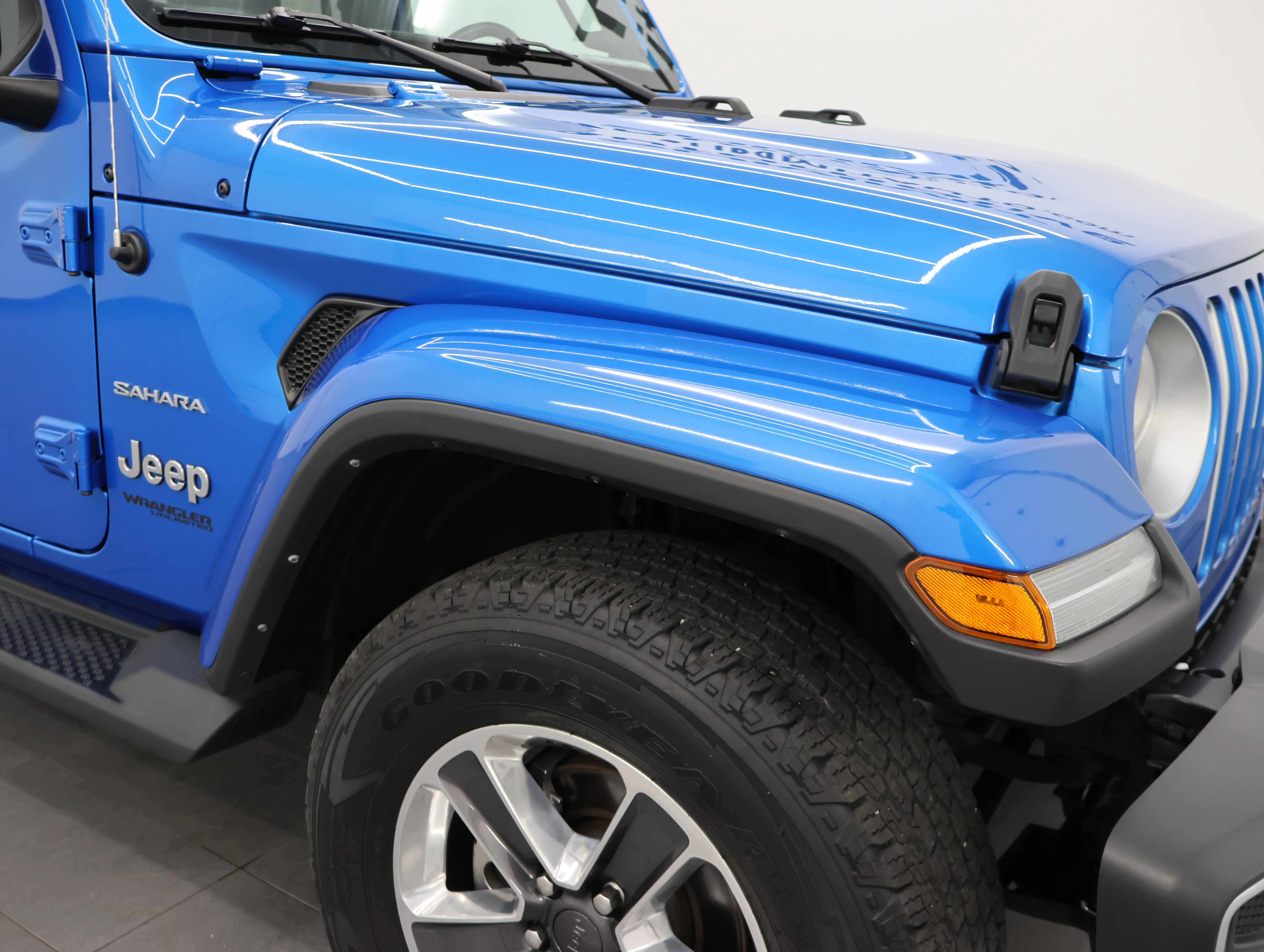 Used 2022 Hydro Blue Pearlcoat Jeep Unlimited Sahara image 21