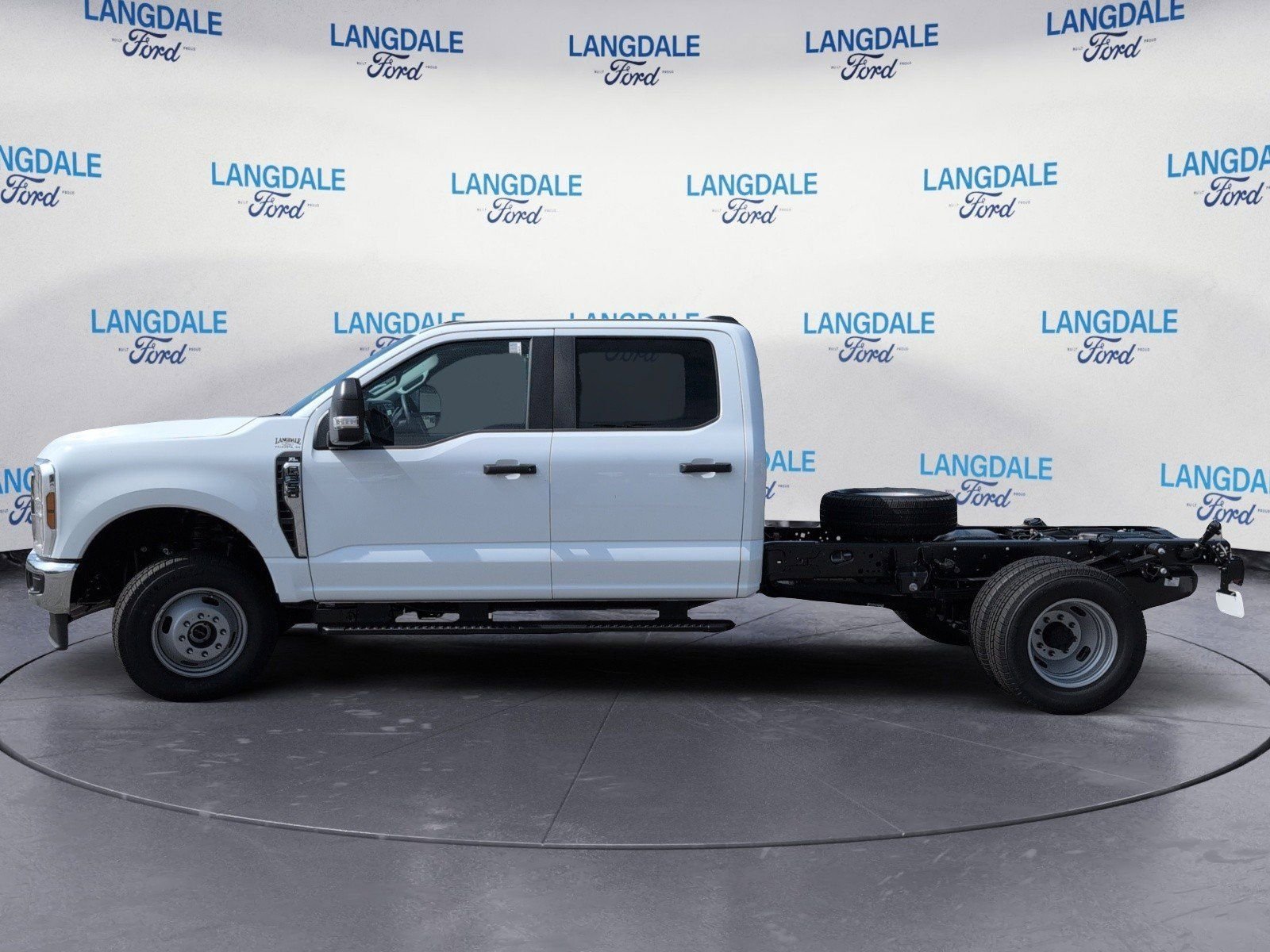 2026 Ford F-350 Super Duty Chassis Cab XL - Photo 10