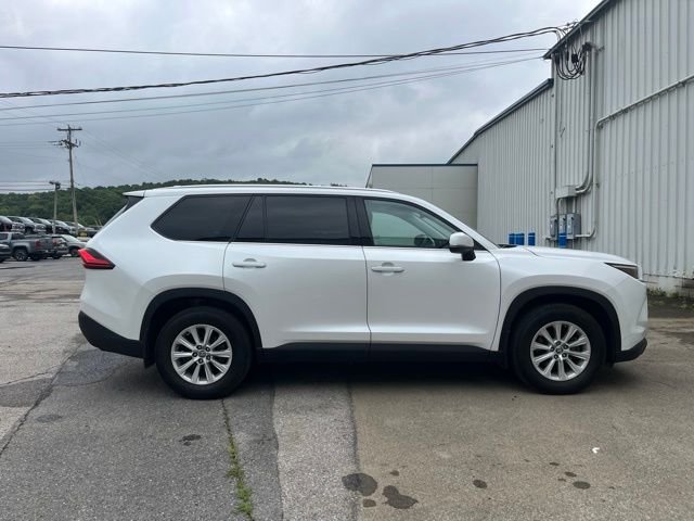 Certified Used 2024 Wind Chill Pearl Toyota XLE image 4