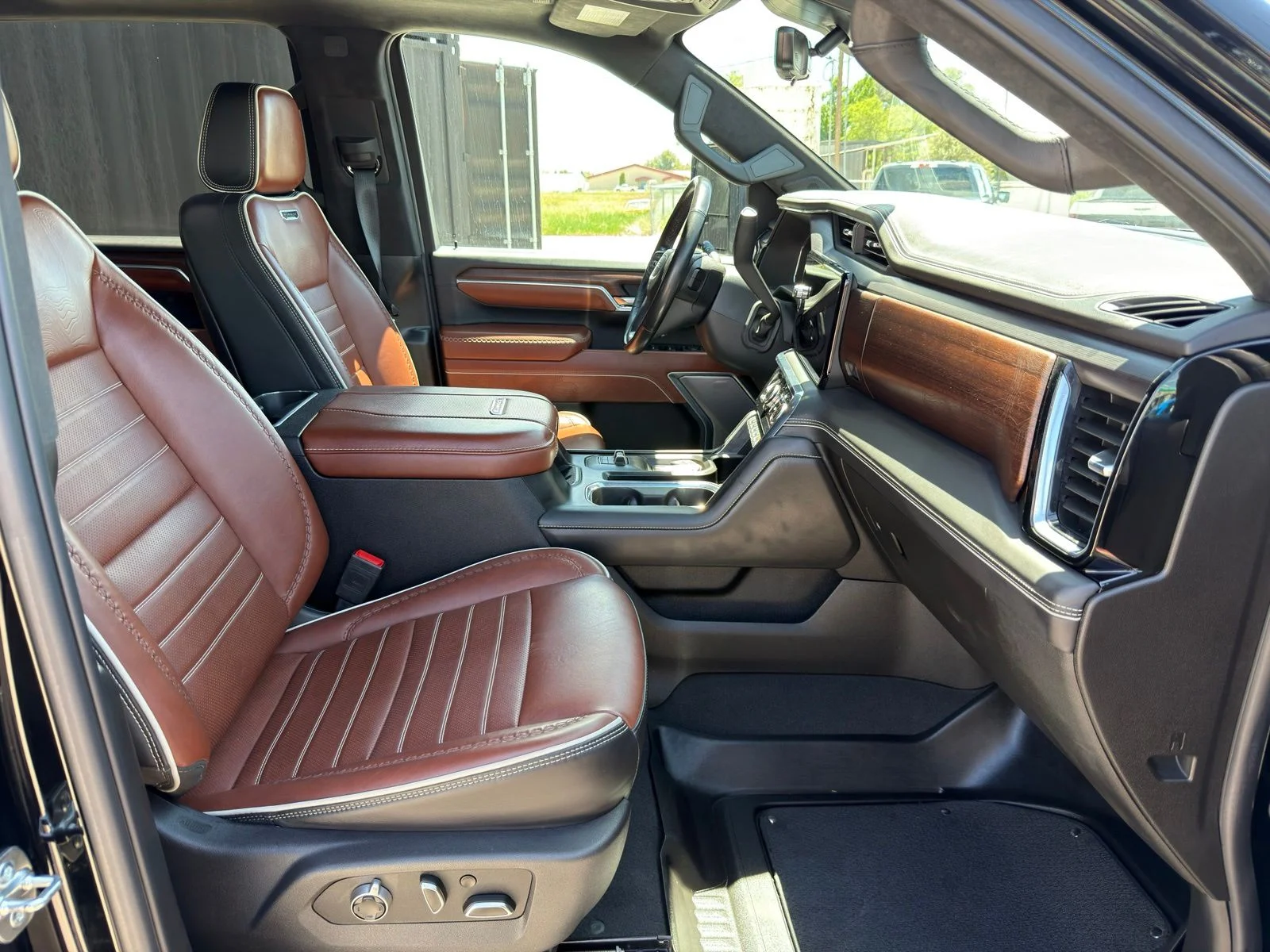 Used 2025 Black GMC Denali Ultimate image 37