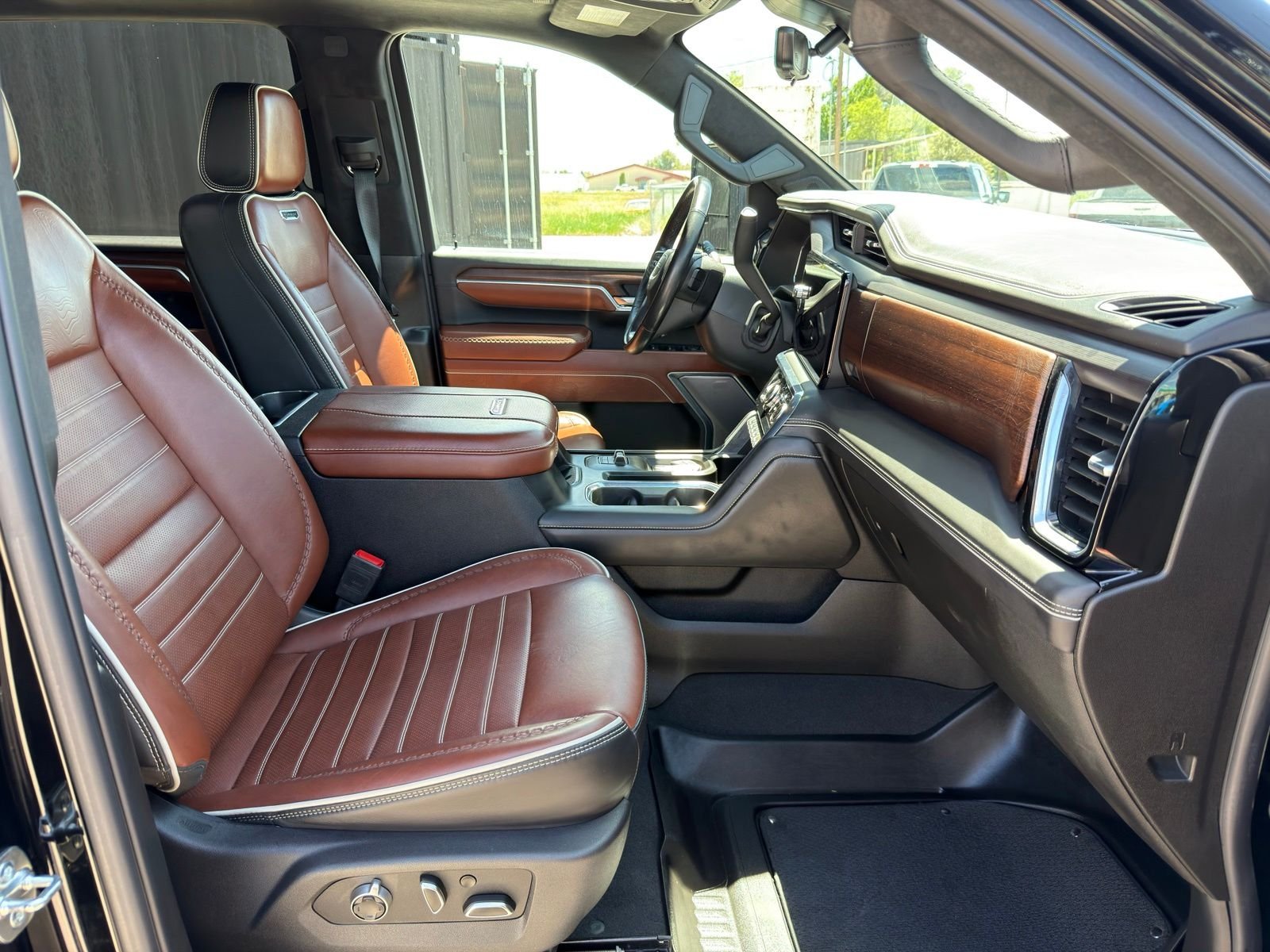 Used 2025 Onyx Black GMC Denali Ultimate image 37