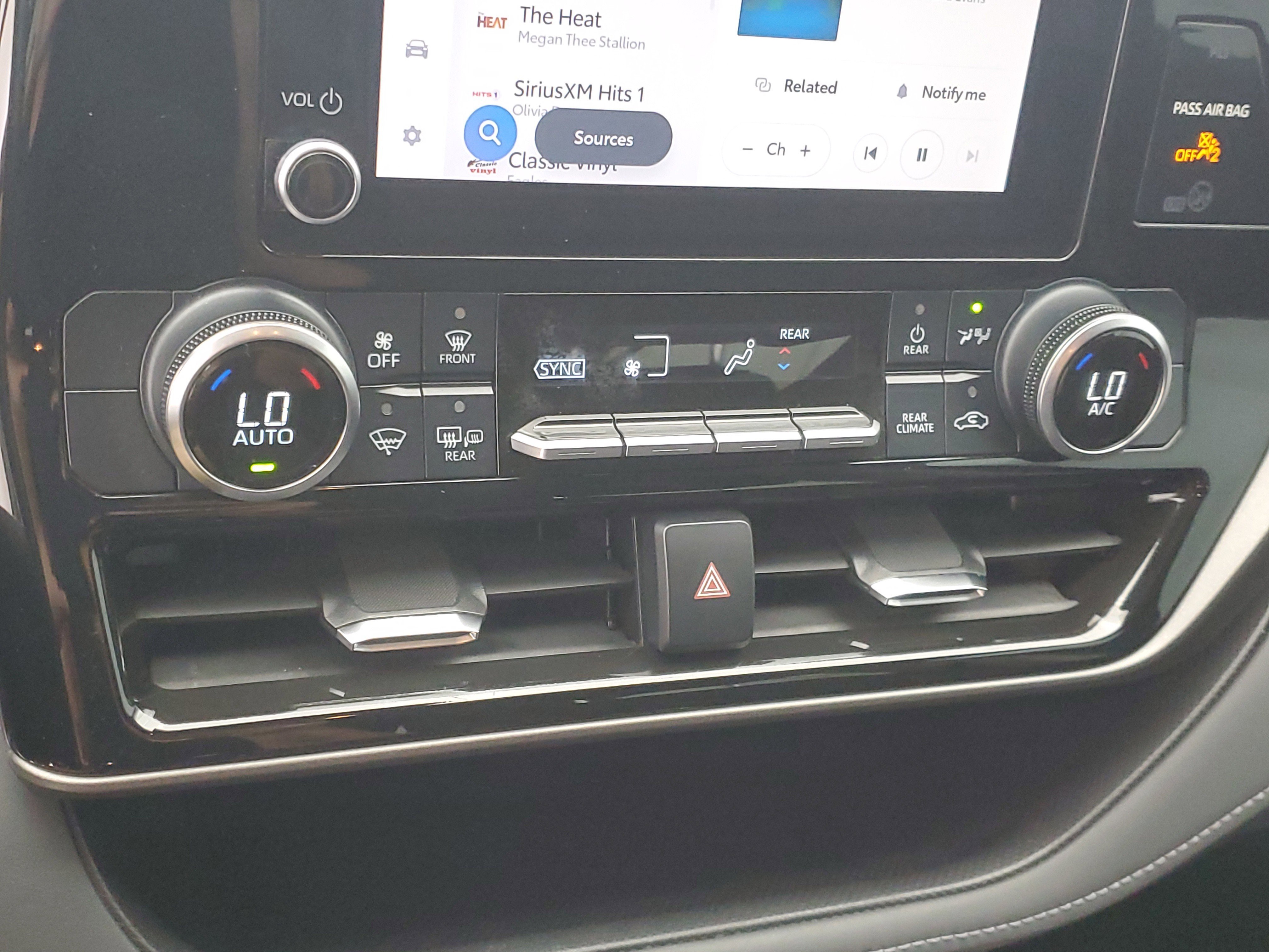 2024 Toyota Highlander LE - Photo 31