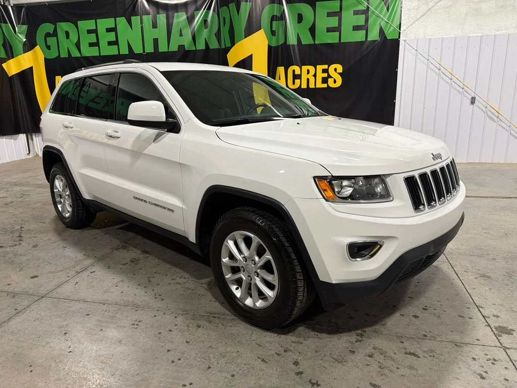 Used 2015 Bright White Clearcoat Jeep Laredo image 2