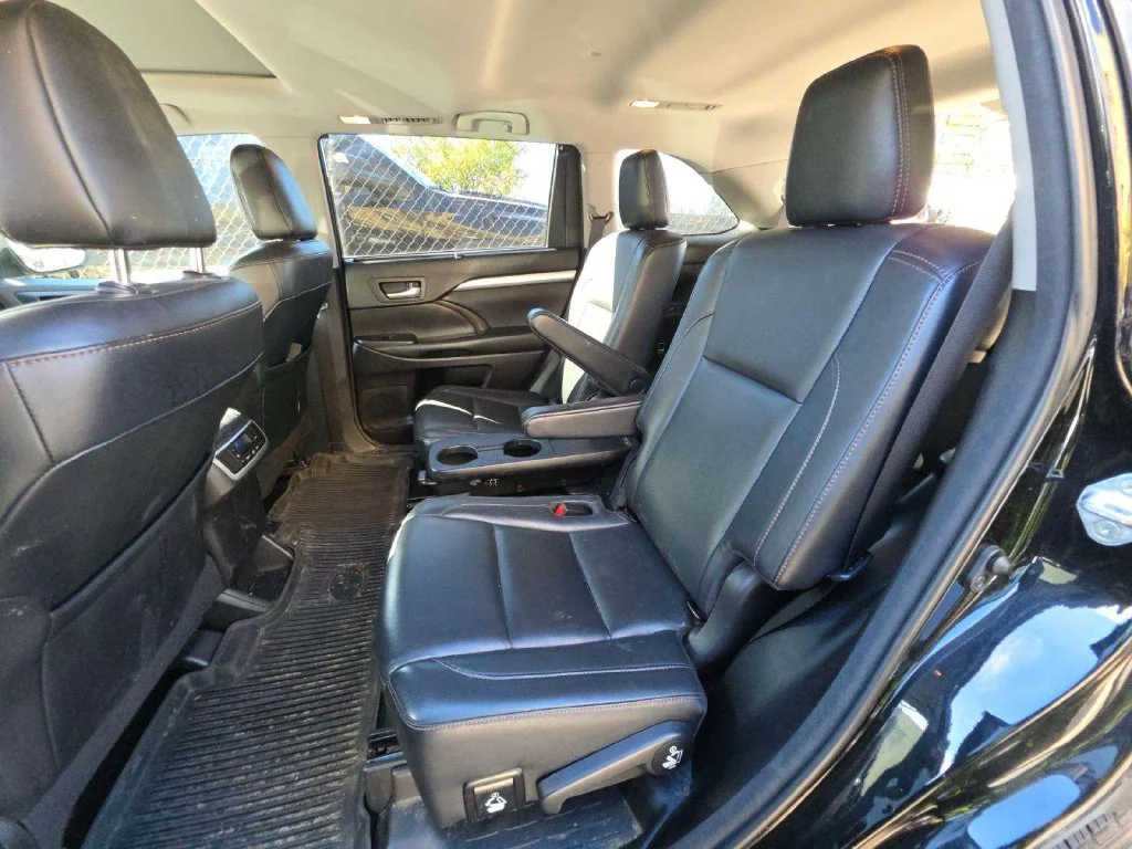 Used 2018 Black Toyota XLE image 6