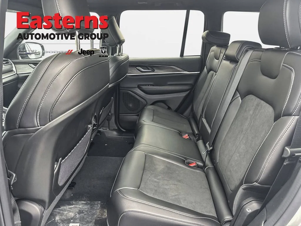 New 2026 Silver Zynith Exterior Paint Jeep Altitude image 22