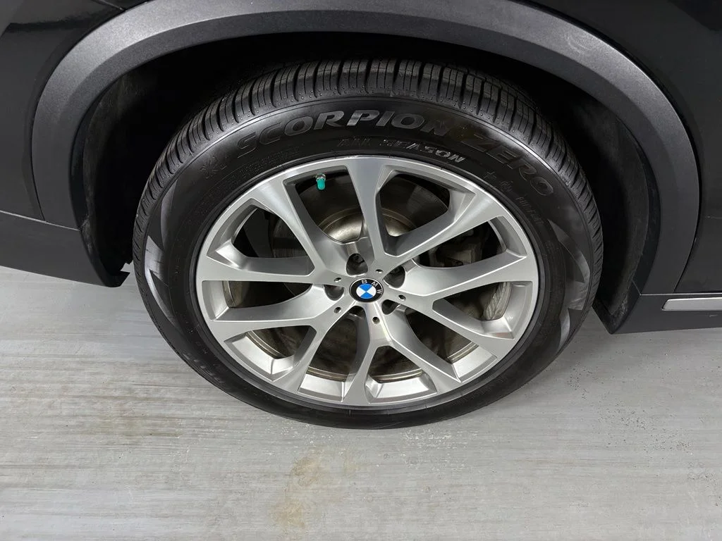 Used 2020 Black BMW sDrive40i image 11