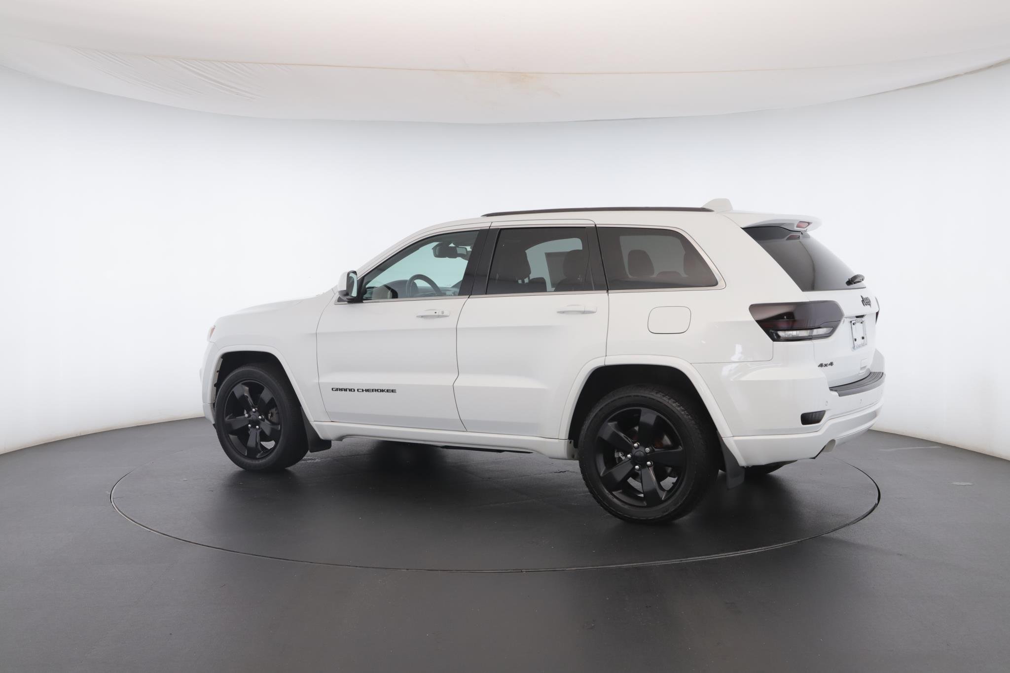 Used 2015 Bright White Clearcoat Jeep Altitude image 22