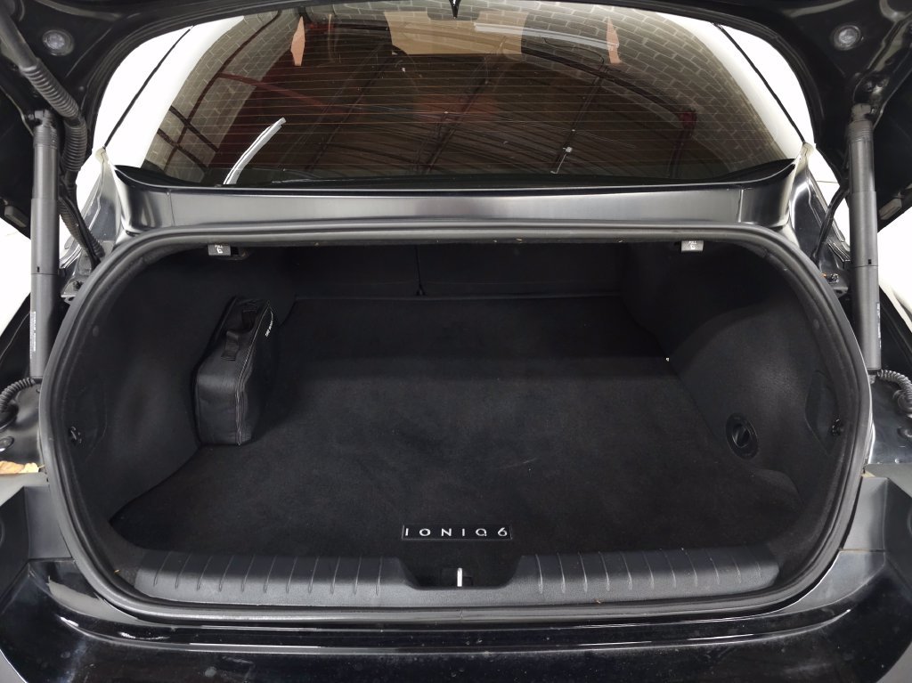 2023 Hyundai IONIQ 6 Limited - Photo 9