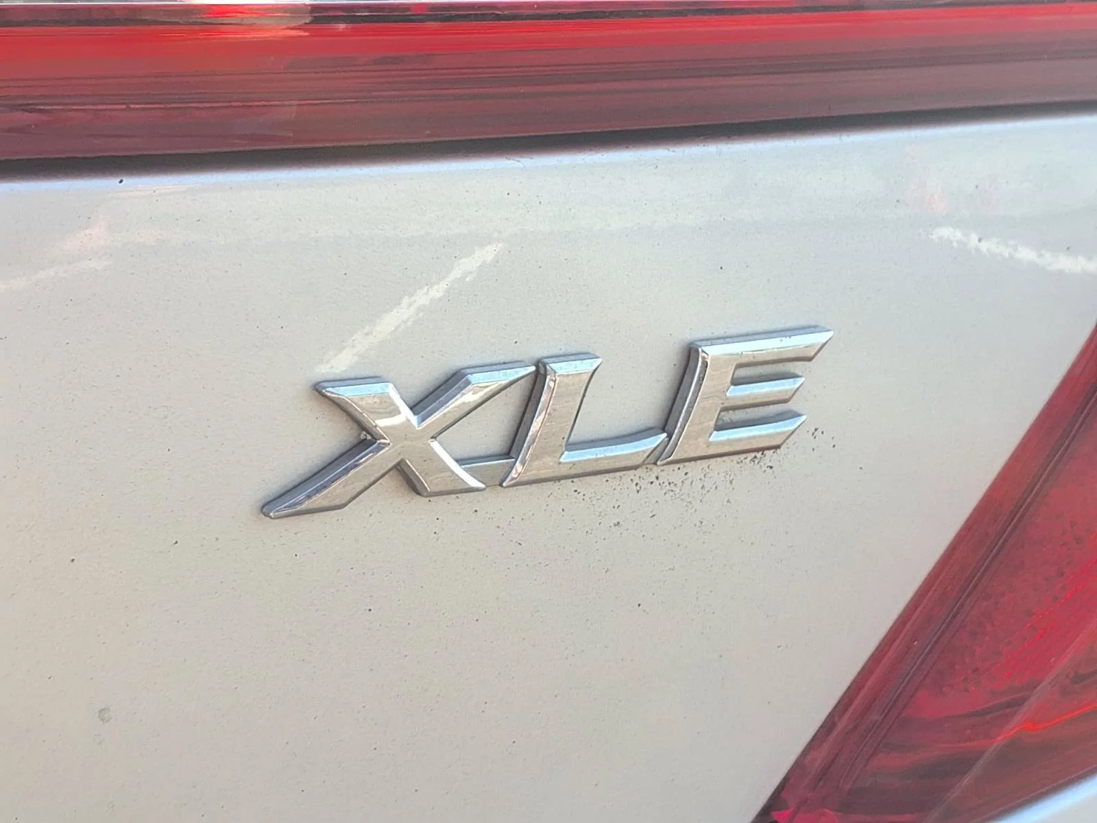 Used 2013 Classic Silver Metallic Toyota XLE image 31