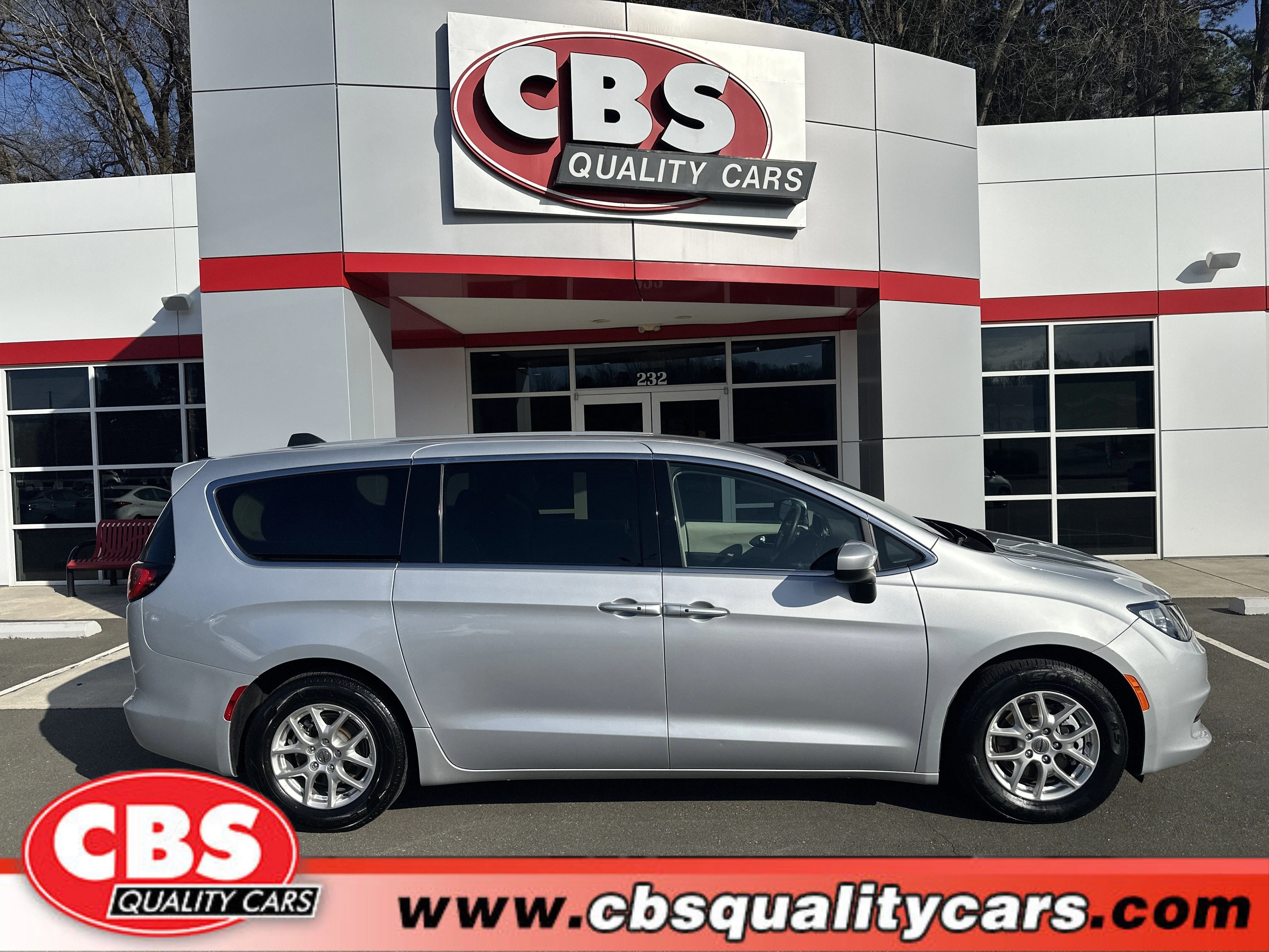 2023 Chrysler Voyager LX's photo