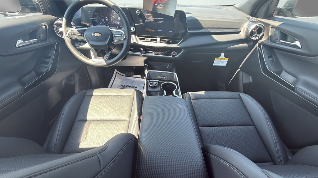 New 2027 Mosaic Black Metallic Chevrolet FWD LT image 28