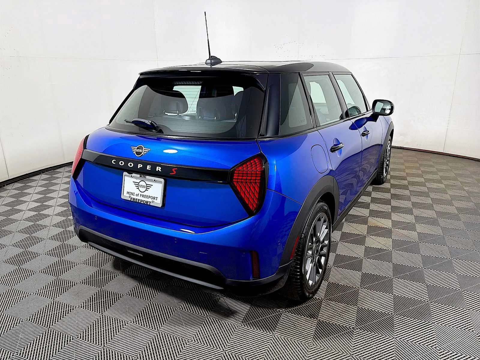 2025 MINI Hardtop 4 Door S - Photo 6