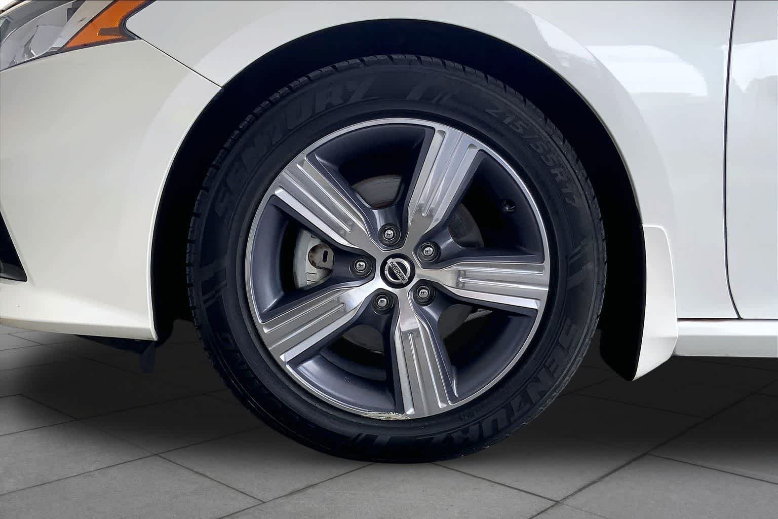 Used 2022 Pearl White Tricoat Nissan 2.5 SL image 11