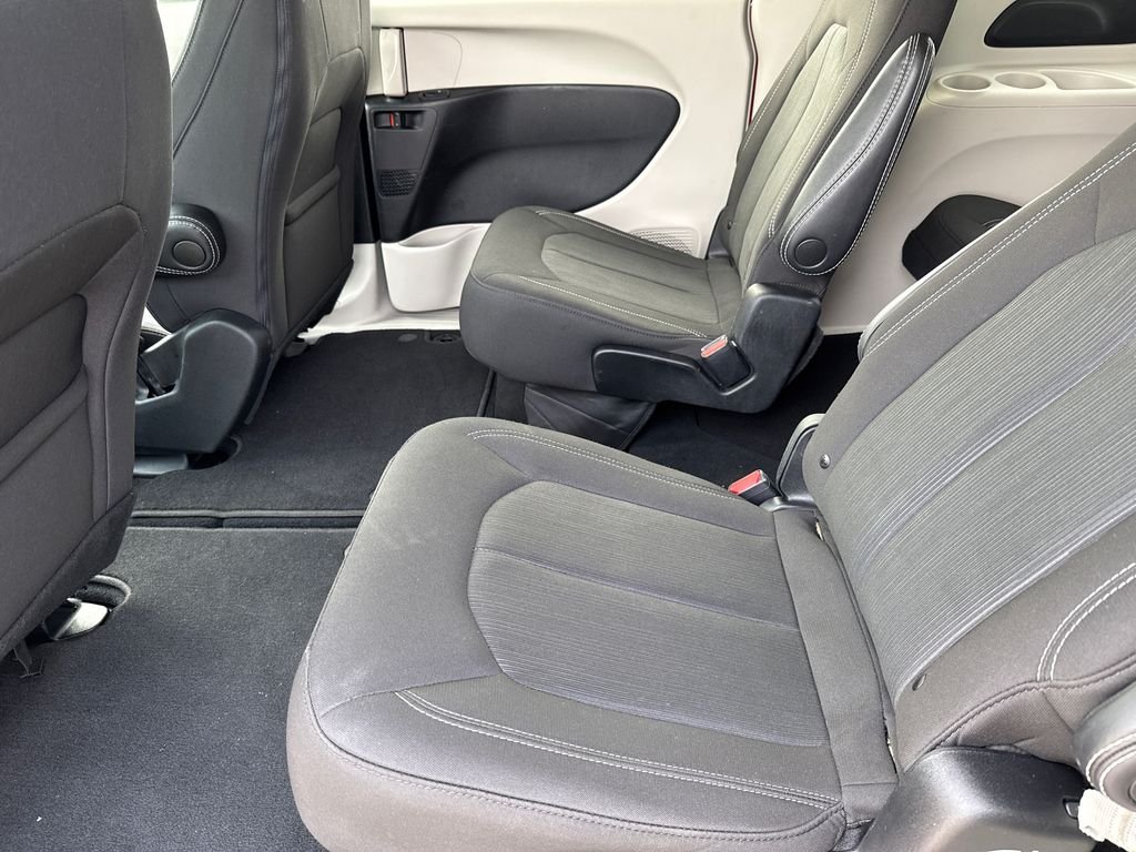 Used 2023 Red Chrysler LX image 17