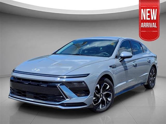 Used 2024  Hyundai  image 1