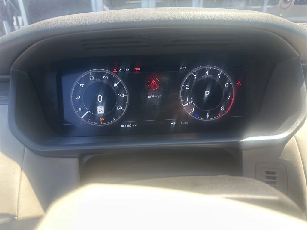 Used 2018 White Land Rover HSE image 3