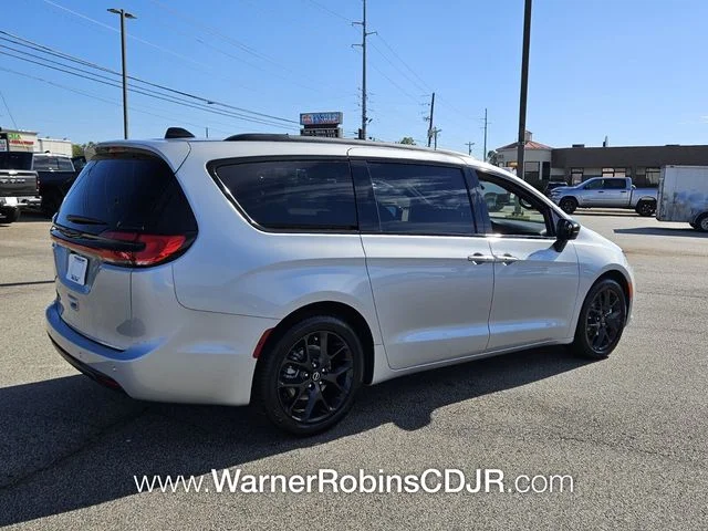 2026 Chrysler Pacifica Select - Photo 15