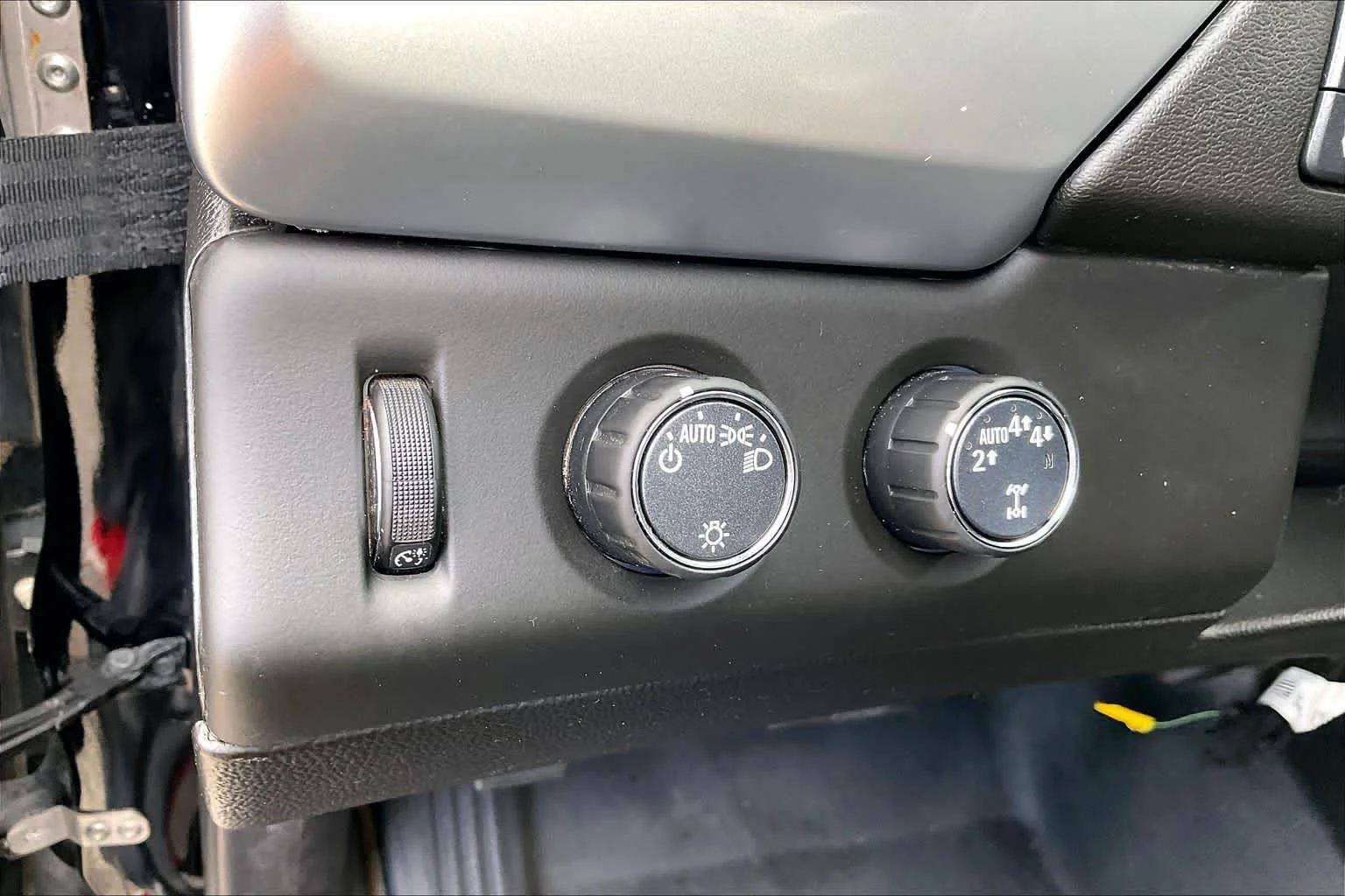 Used 2019 Black Chevrolet Commercial image 13