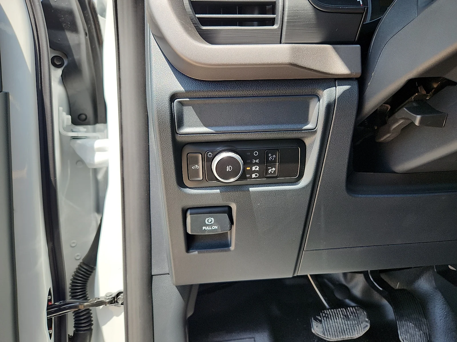 New 2026 Oxford White Ford XL image 15