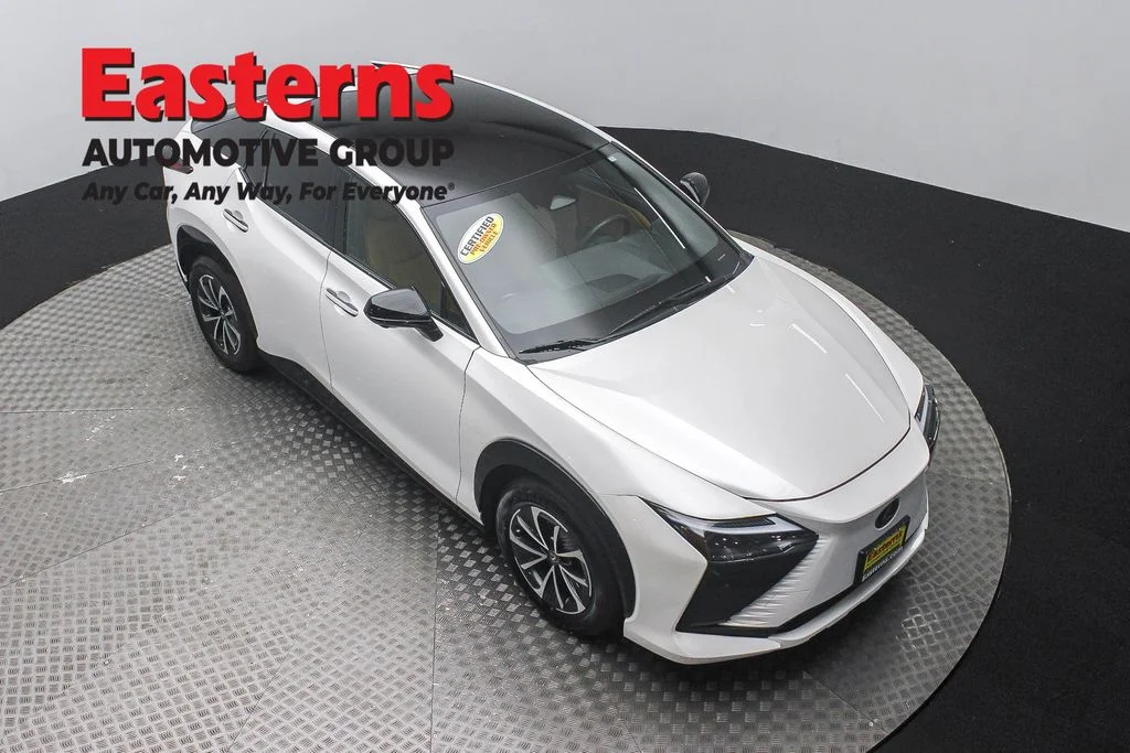 Used 2023 White Lexus 450e Premium image 3