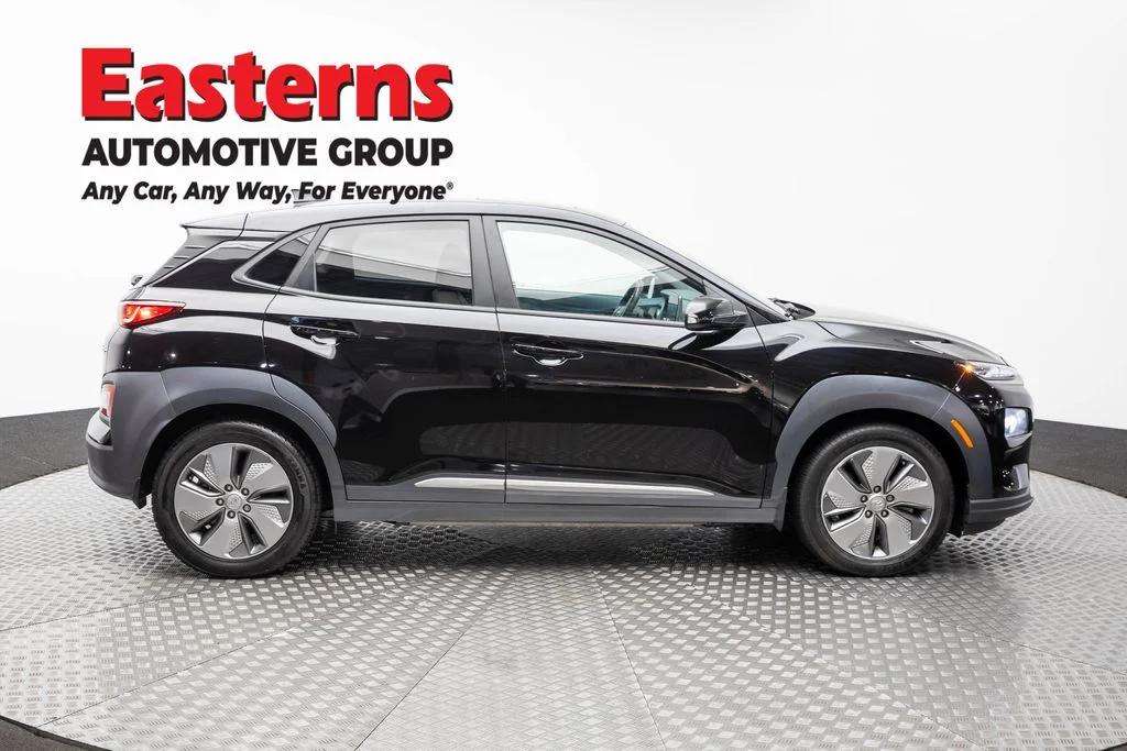Used 2021 Black Hyundai Ultimate image 4