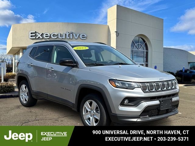 Used 2022 Silver Jeep Latitude image 1