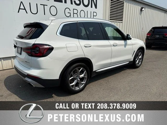 Used 2022  BMW xDrive30i image 4