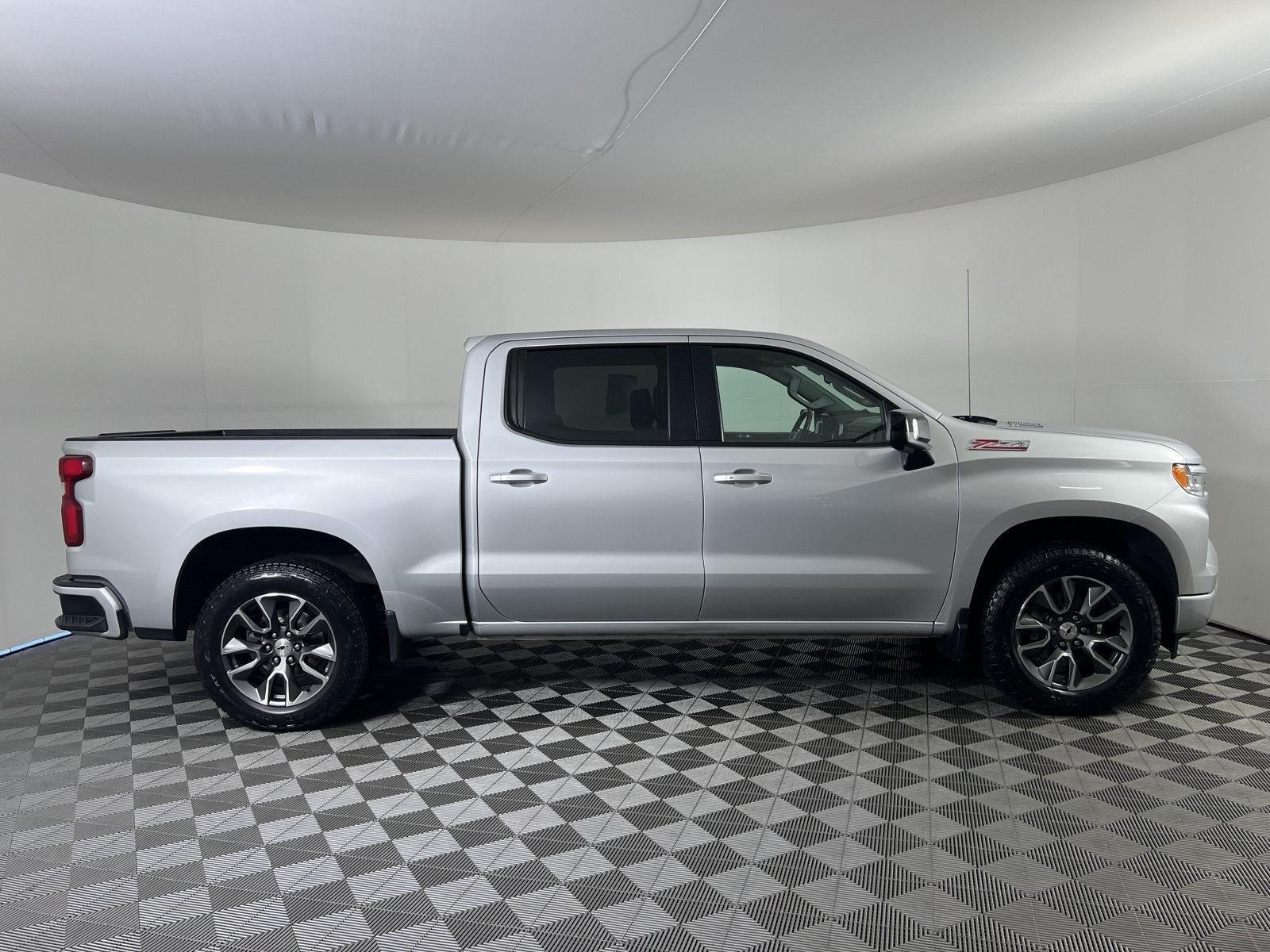 Used 2022 Silver Ice Metallic Chevrolet RST image 25