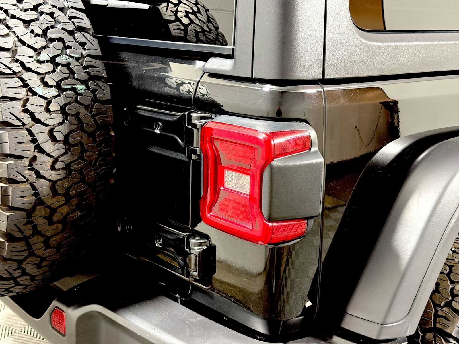 Used 2023 Black Clearcoat Jeep Rubicon image 27