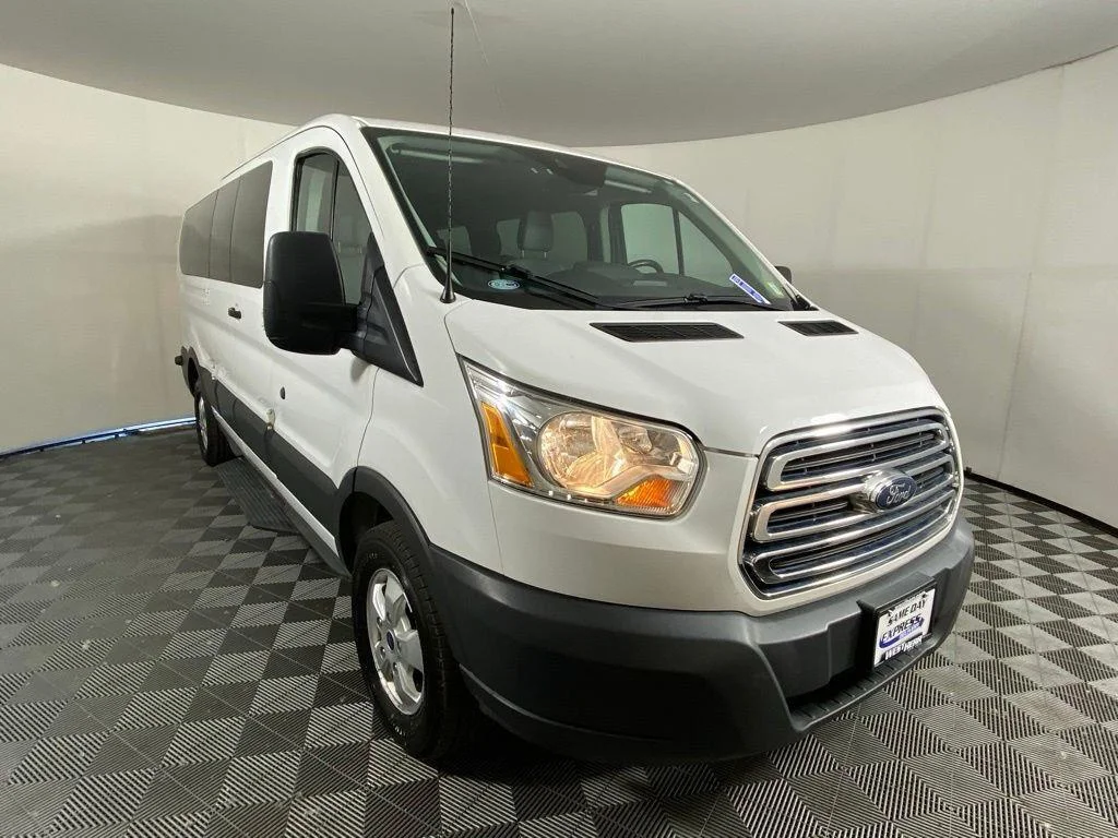 Used 2017 Oxford White Ford XLT image 10