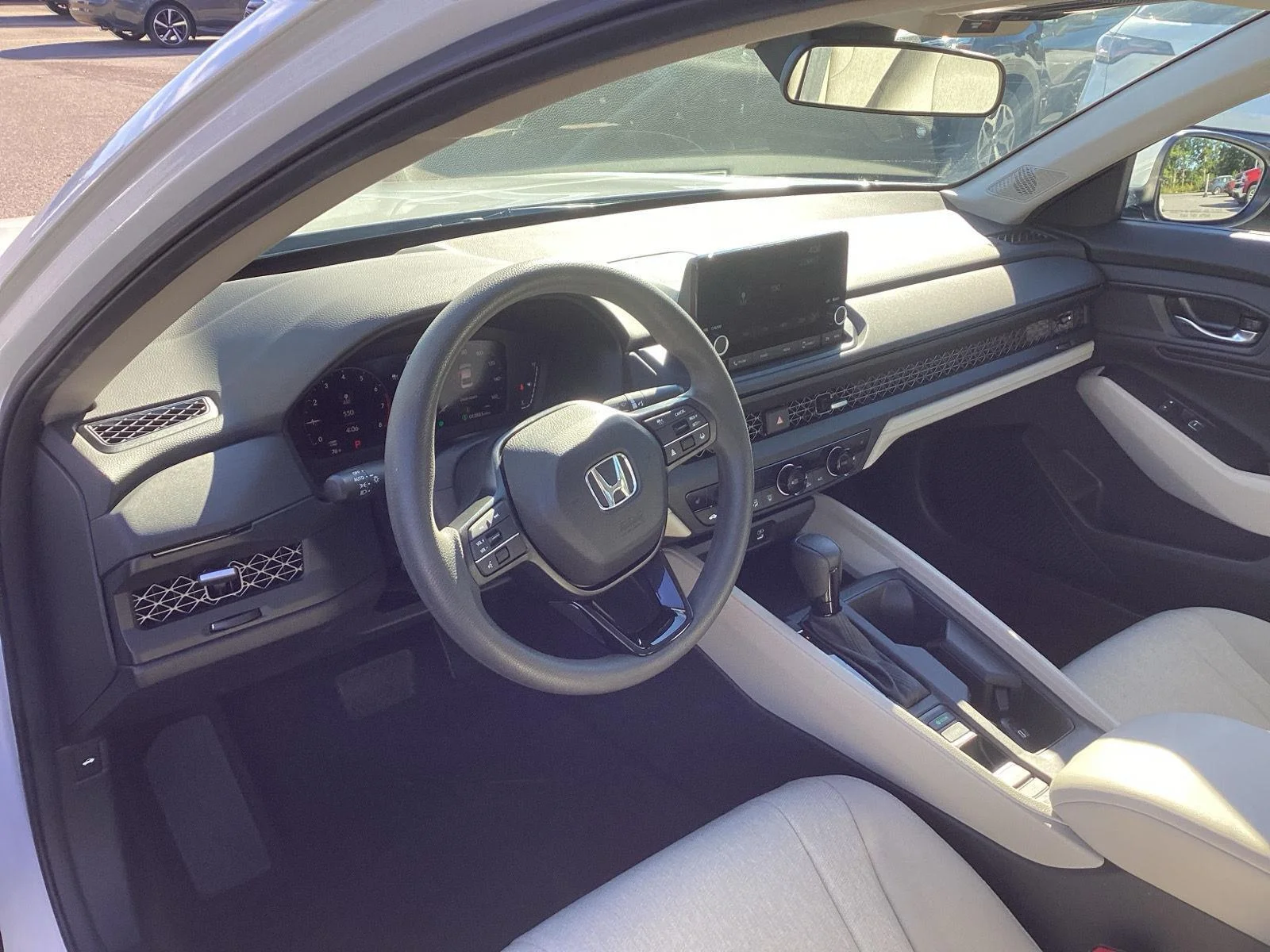 Used 2023 Platinum White Pearl Honda EX image 9