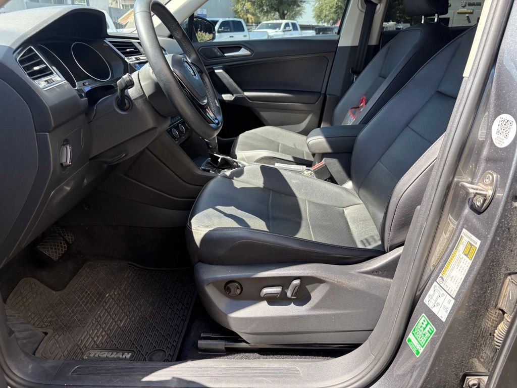 Used 2020 Gray Volkswagen 2.0T SE image 9