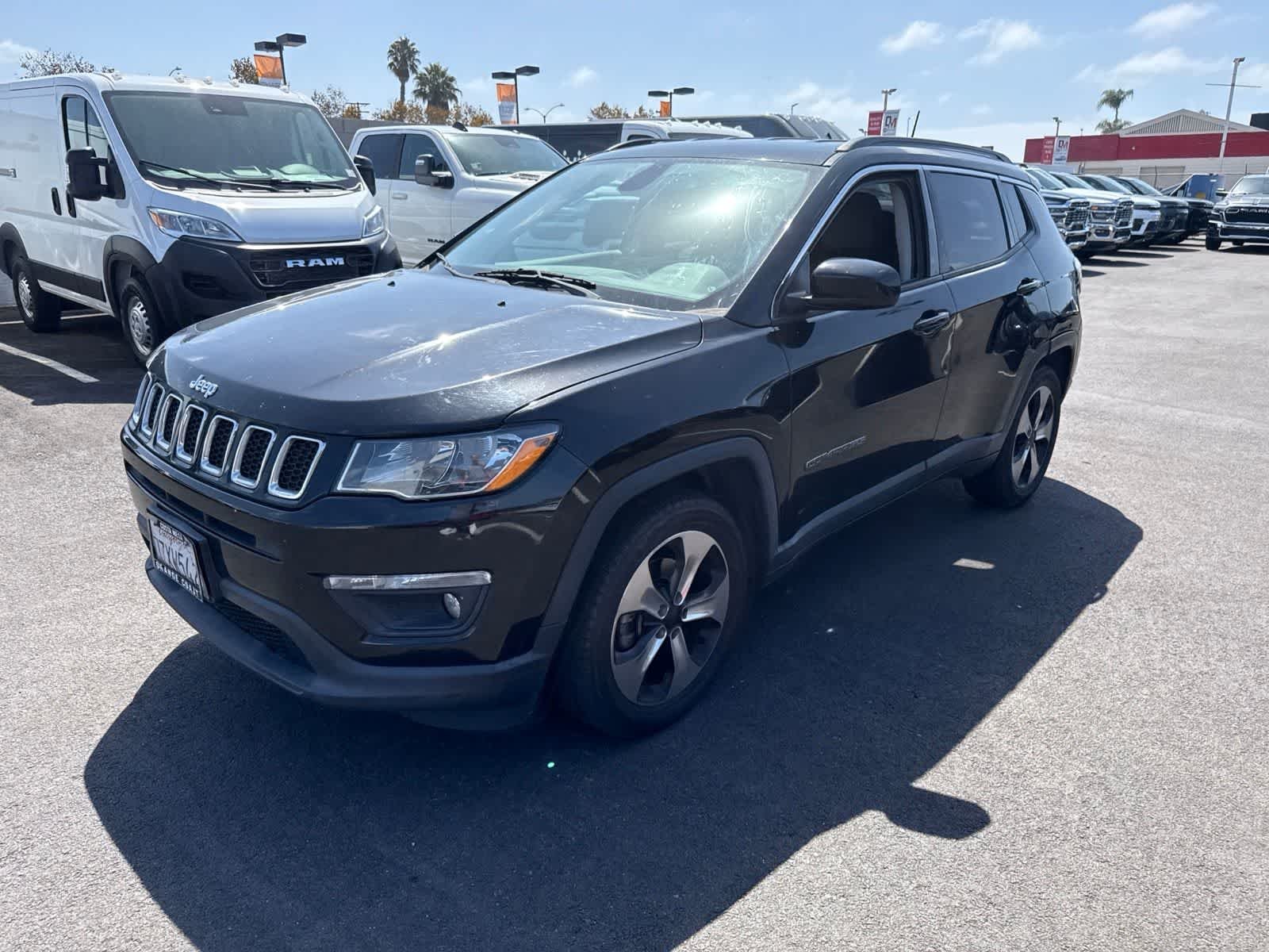 Used 2017 Diamond Black Crystal Pearlcoat Jeep Latitude image 19