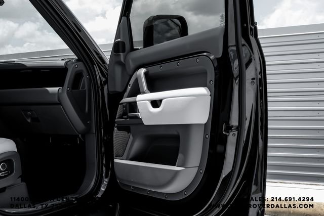 New 2026 Santorini Black Land Rover X-Dynamic SE image 39