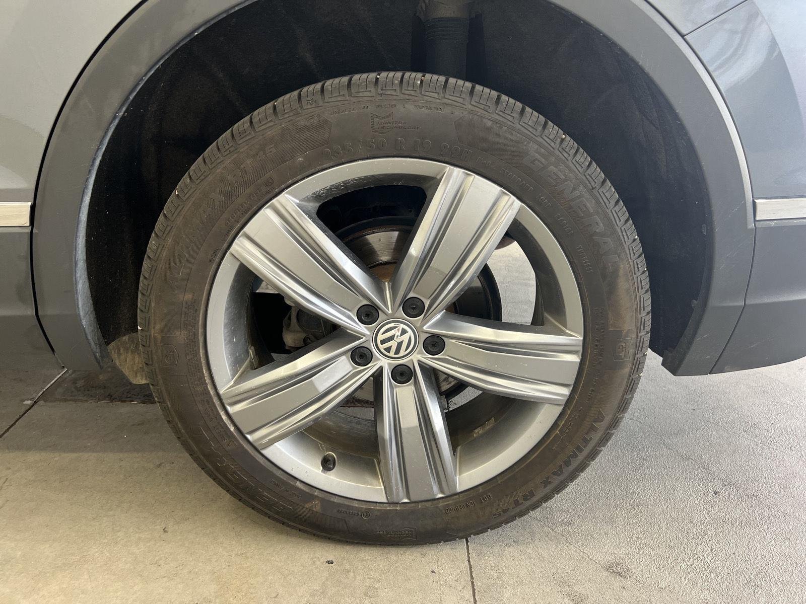 Used 2020 Platinum Gray Metallic Volkswagen SEL image 10