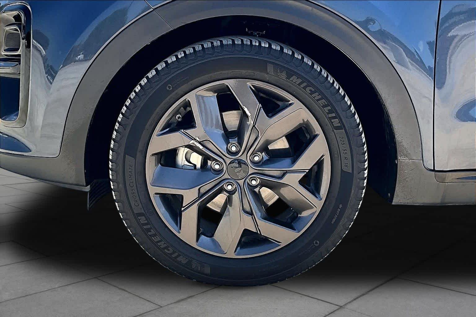 Used 2021 Pacific Blue Kia S image 10