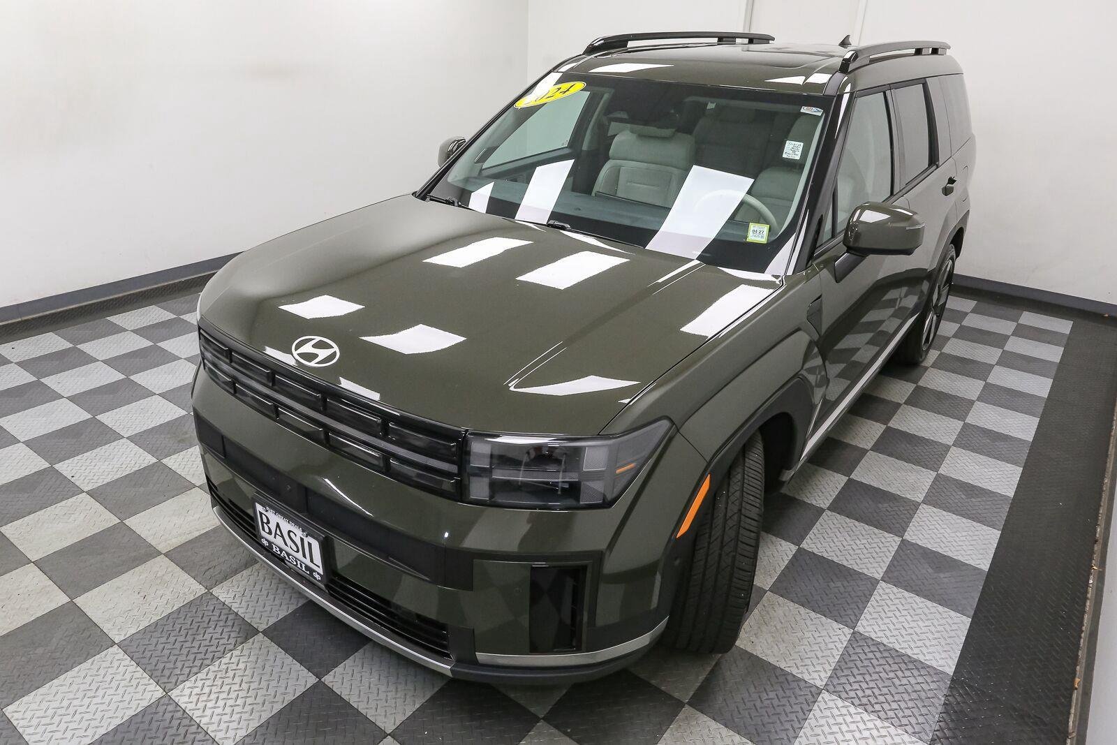Used 2024 Rockwood Green Hyundai Limited image 6