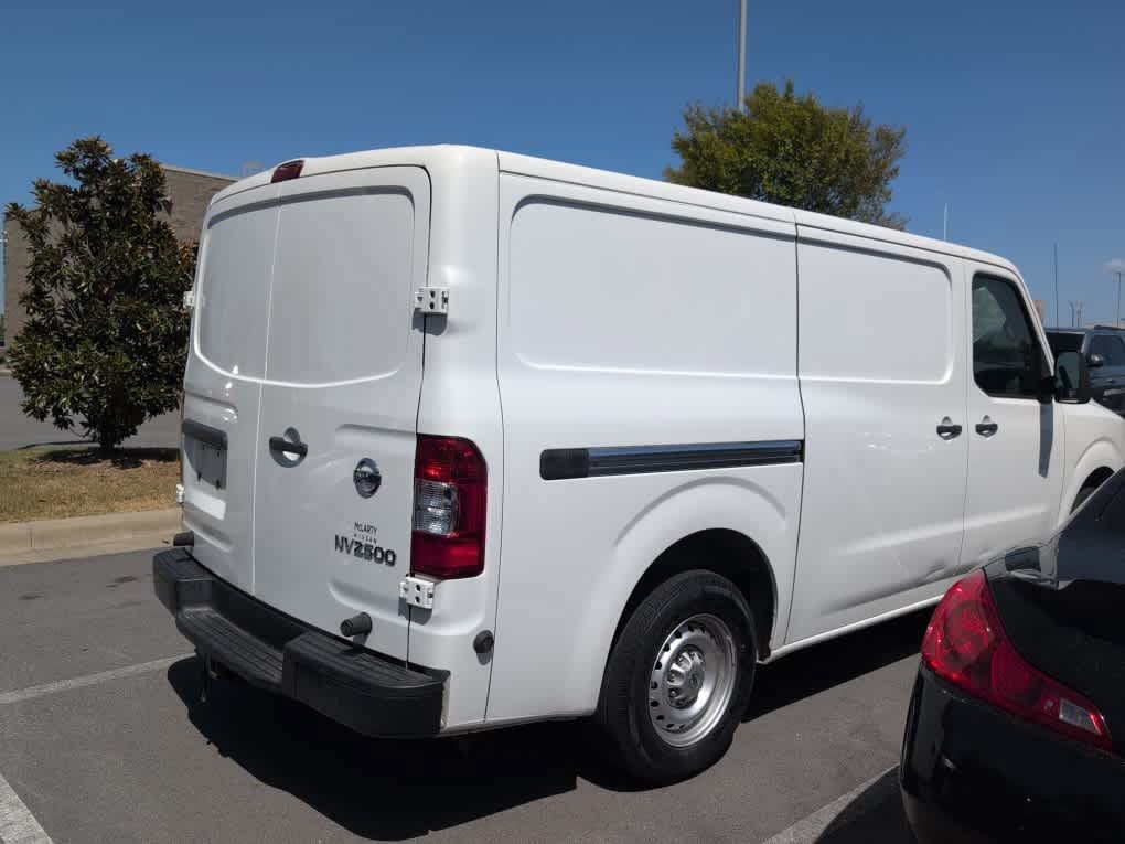 Used 2018 Glacier White Nissan S image 5