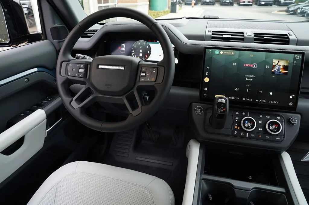 New 2026 Tasman Blue Land Rover X-Dynamic SE image 15