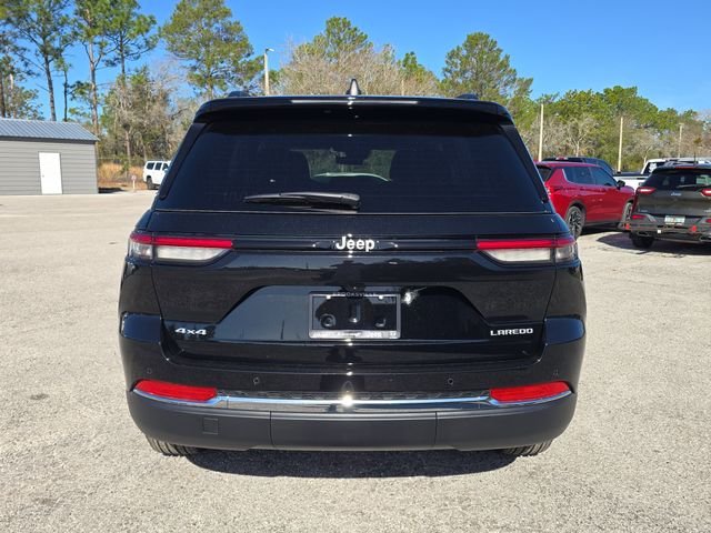 New 2026 Diamond Black Crystal Pearl-Coat Exterior Paint Jeep Laredo X image 5