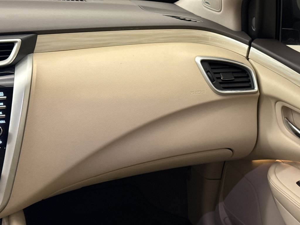 Used 2017 Pearl White Nissan SL image 17