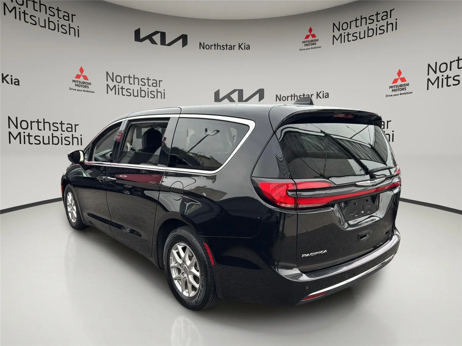 Used 2024 Diamond Black Crystal Pearlcoat Chrysler Touring L image 2