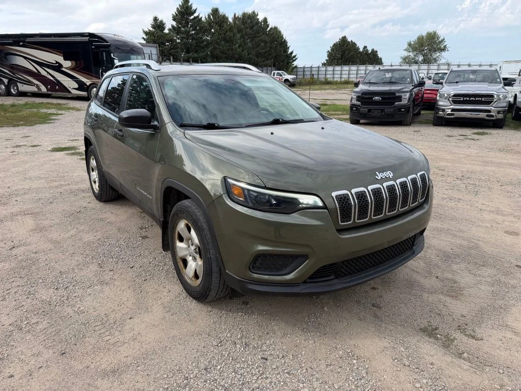Used 2020 Green Jeep Sport image 2