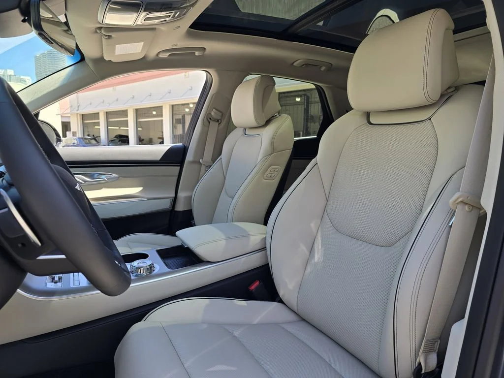 New 2026 White Genesis 2.5T Advanced image 23